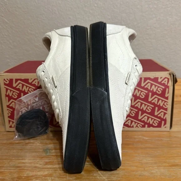 Vans Gilbert Crockett Antique white black men’s size 6.5
